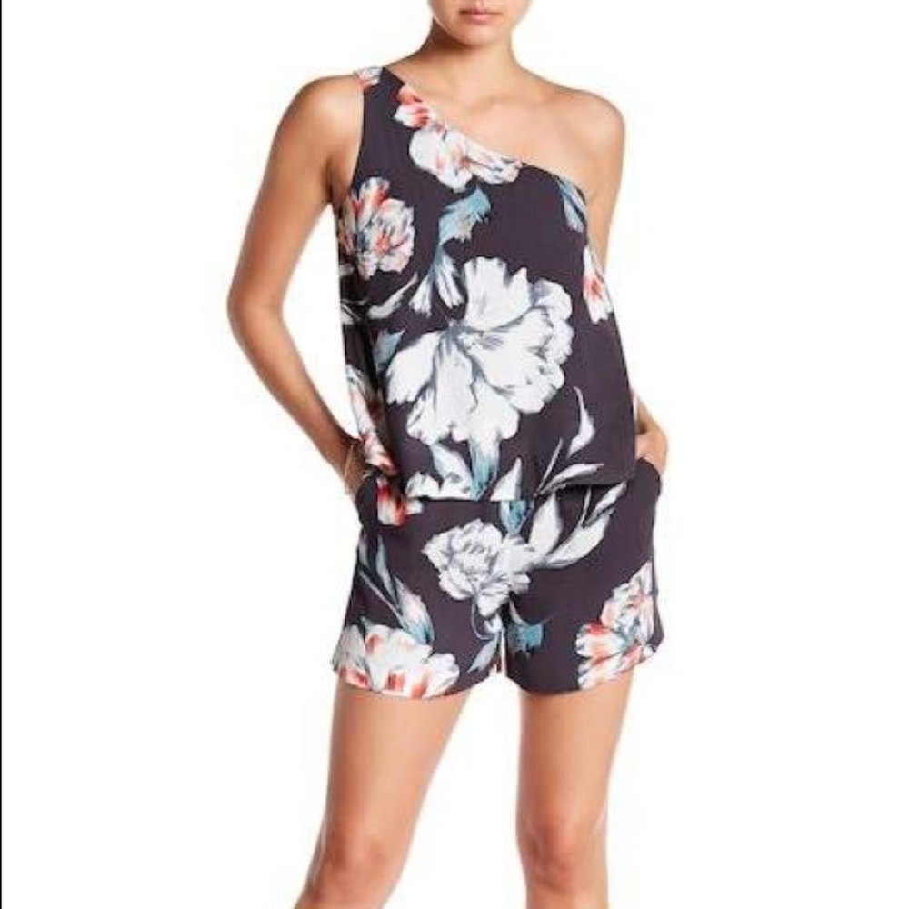 One shoulder, strap on right shoulder, romper, floral print